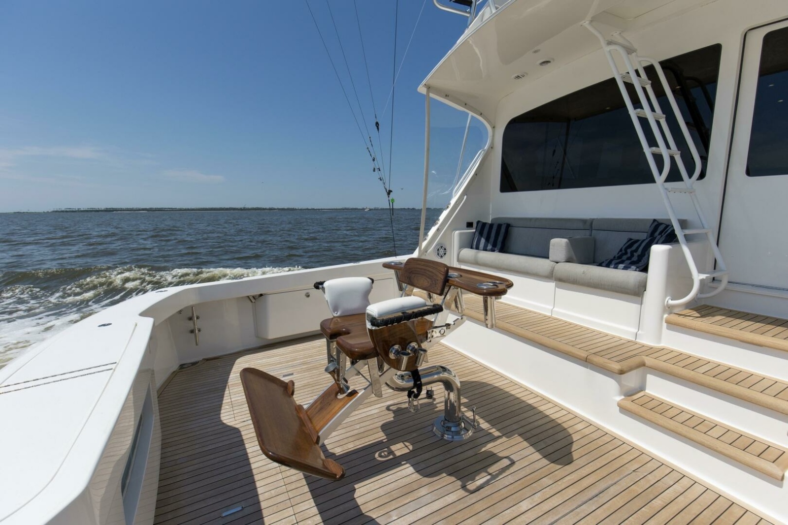 64' 2007 Viking 64 Enclosed Bridge