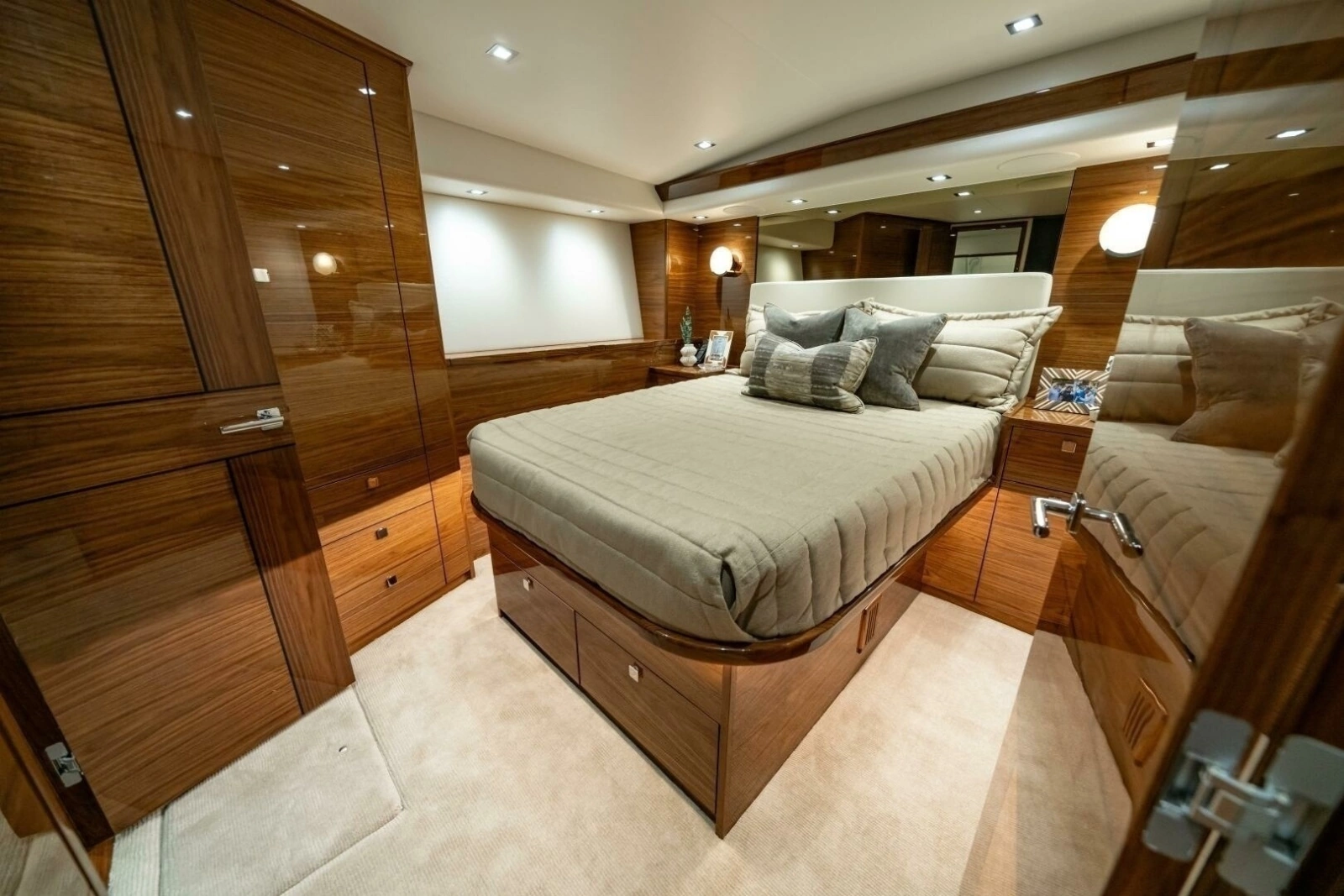 Viking 82 Convertible Starboard Guest Stateroom