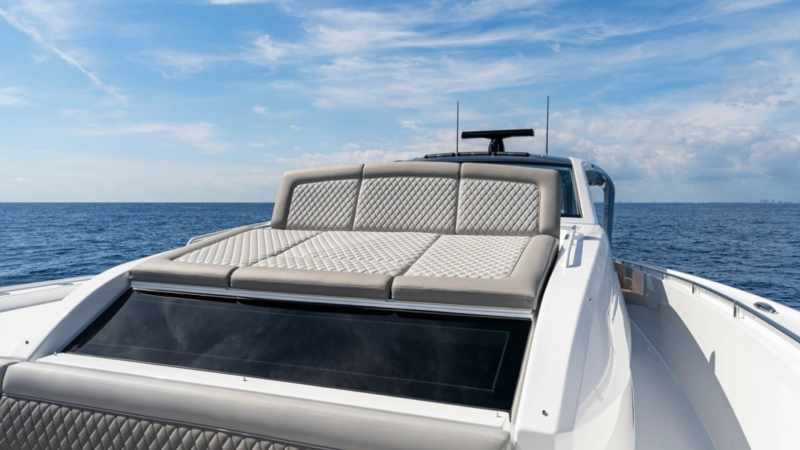 Spacious Forward Sun Pad