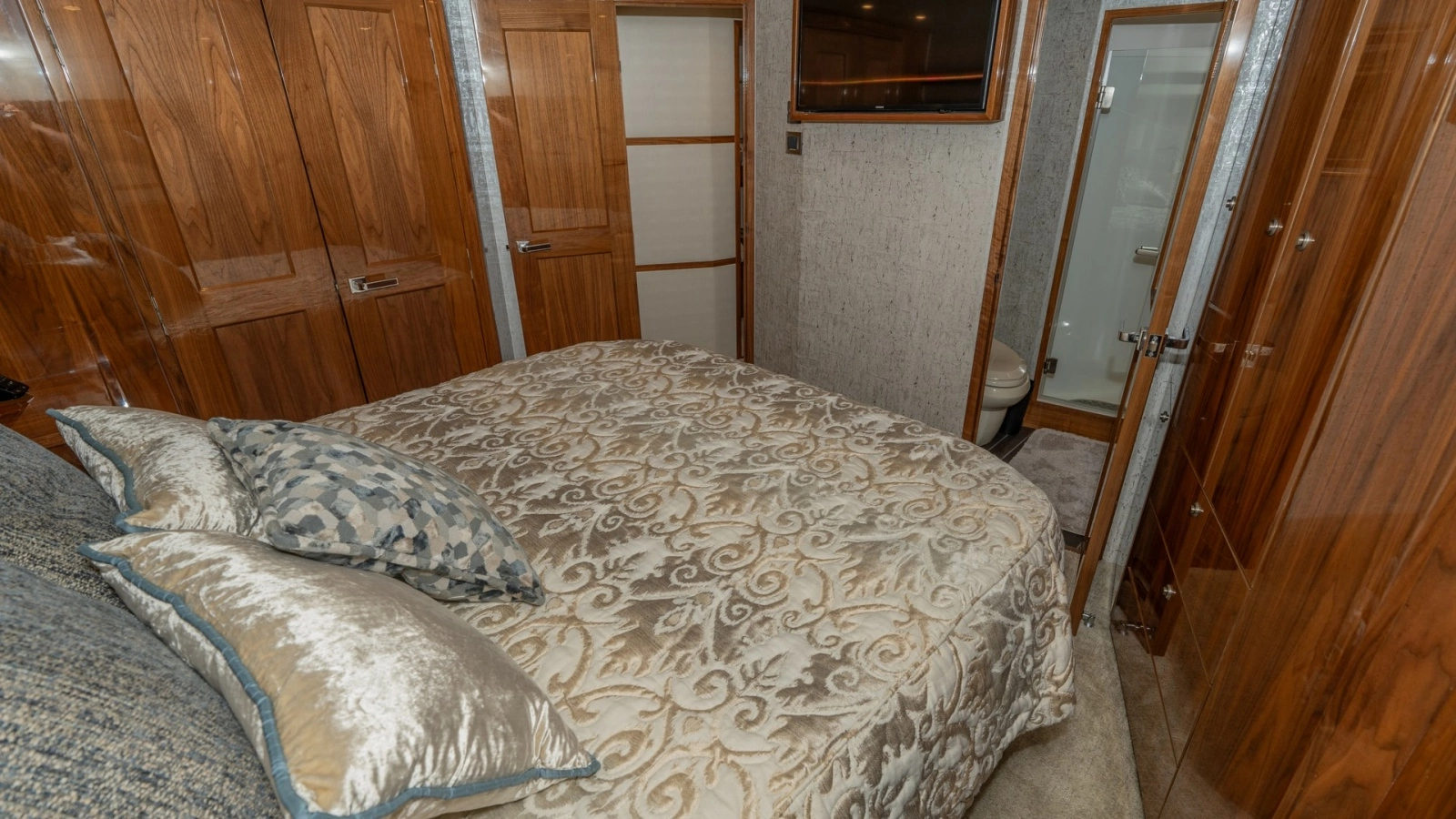 Master Stateroom with Ensuite Access