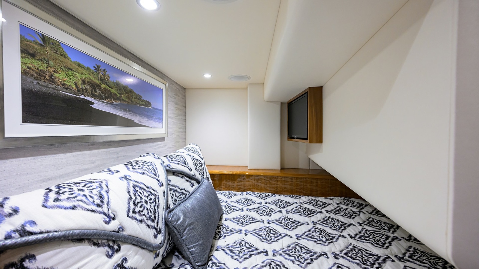 44_viking_reelaxin_guest_stateroom_04