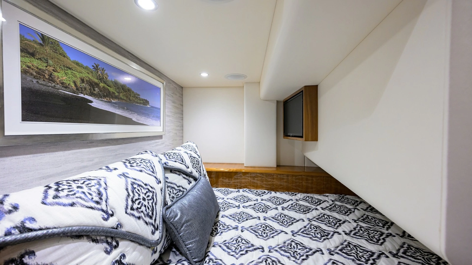 44_viking_reelaxin_guest_stateroom_04