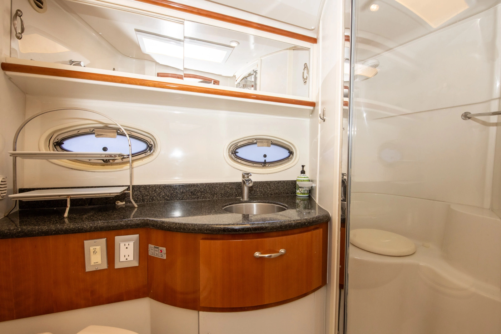 2006 Carver 444 CMY