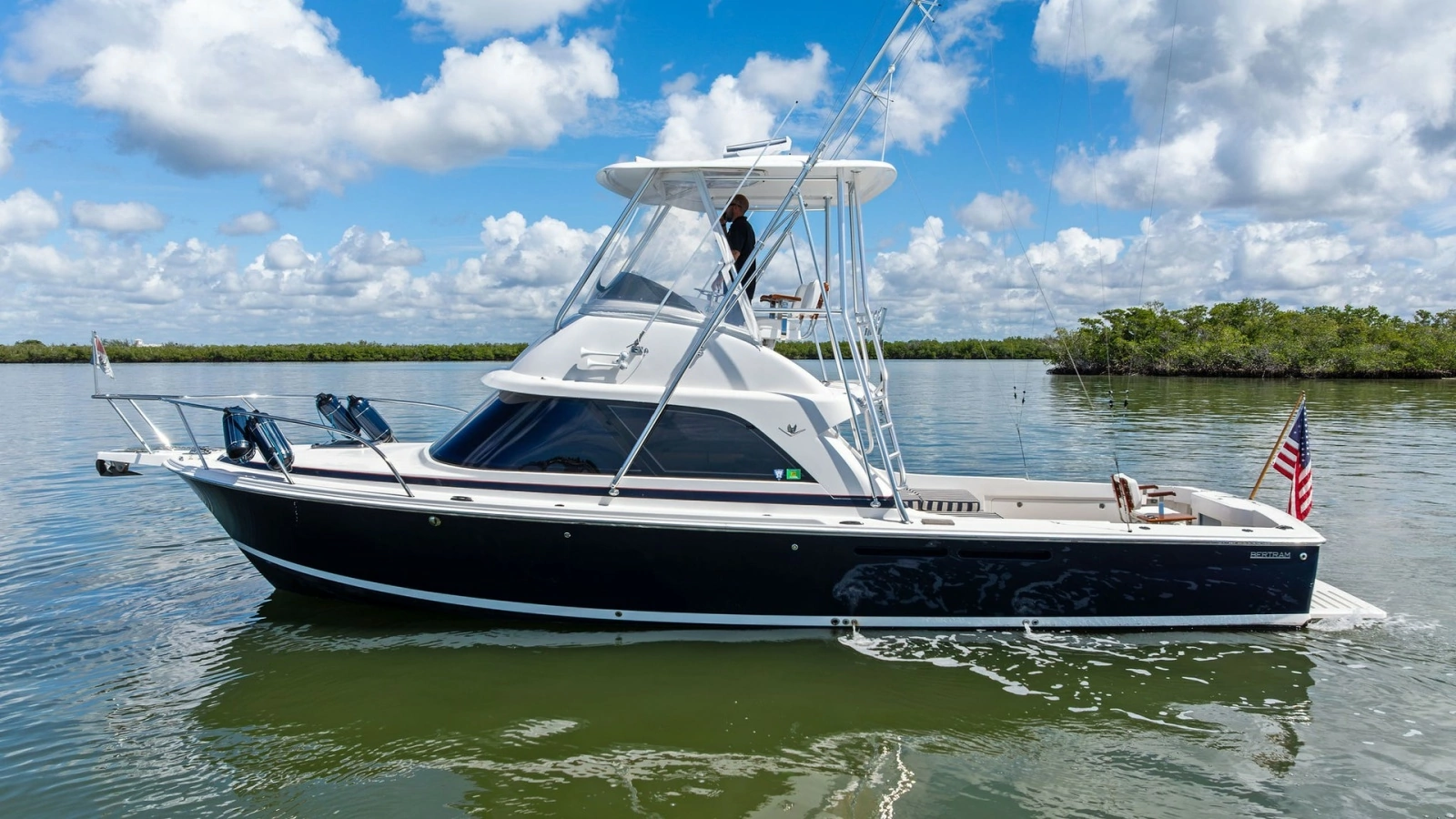 Side Profile of Bertram 35 Flybridge
