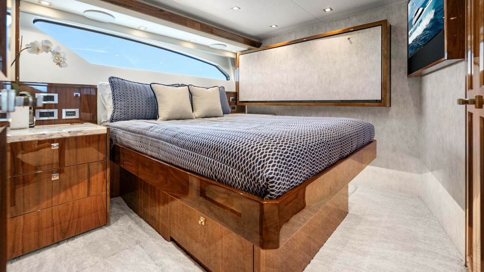 Luxurious Guest Stateroom with Ocean View