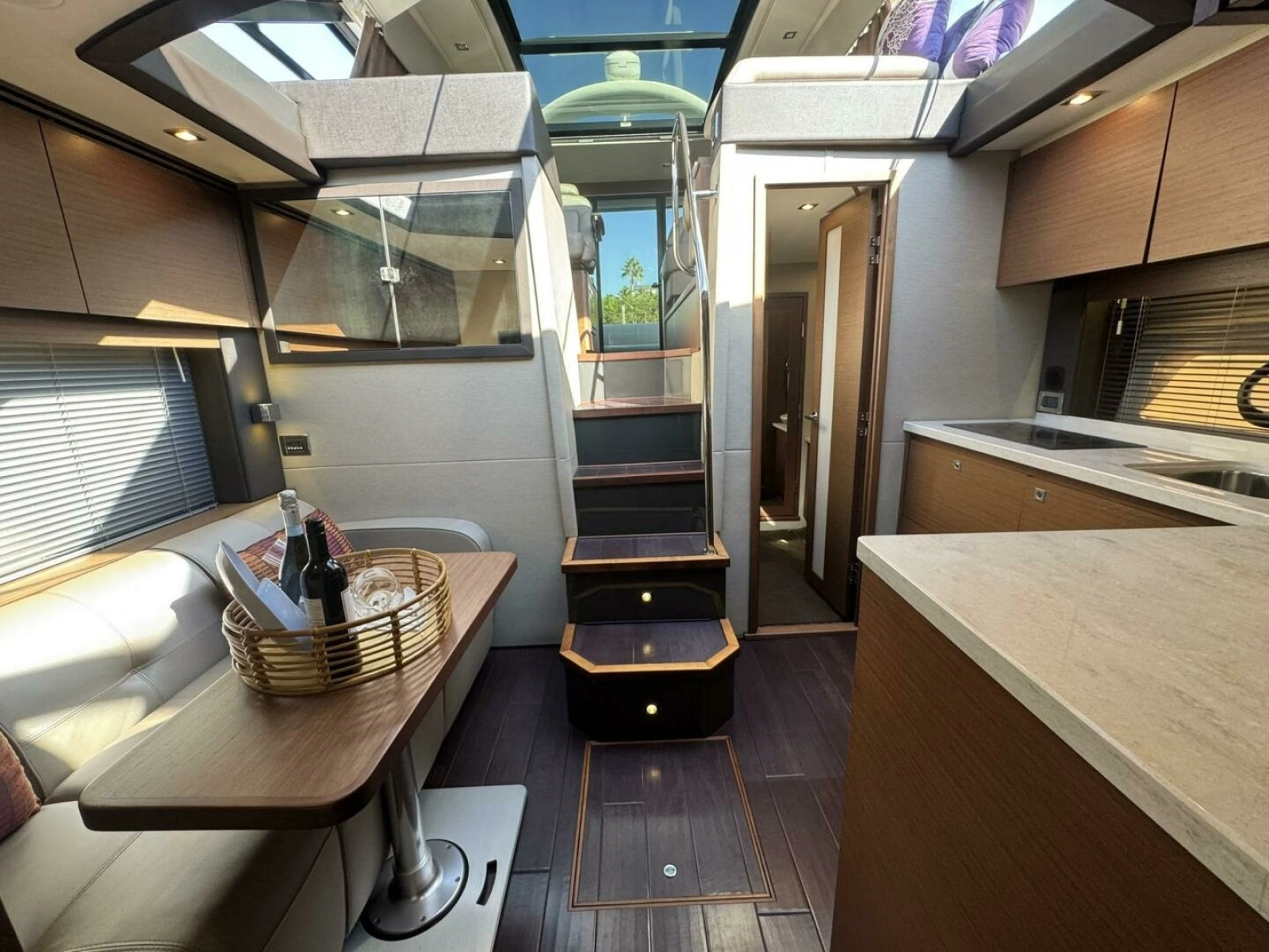 2016 Sea Ray 470 Sundancer photo 14