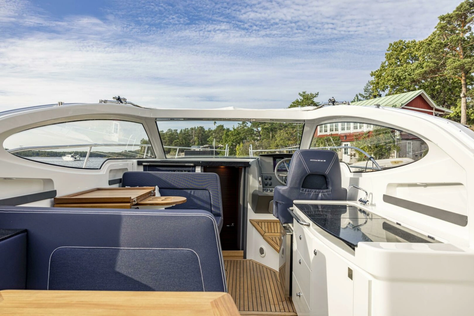 Nimbus 305 Drophead Command Deck