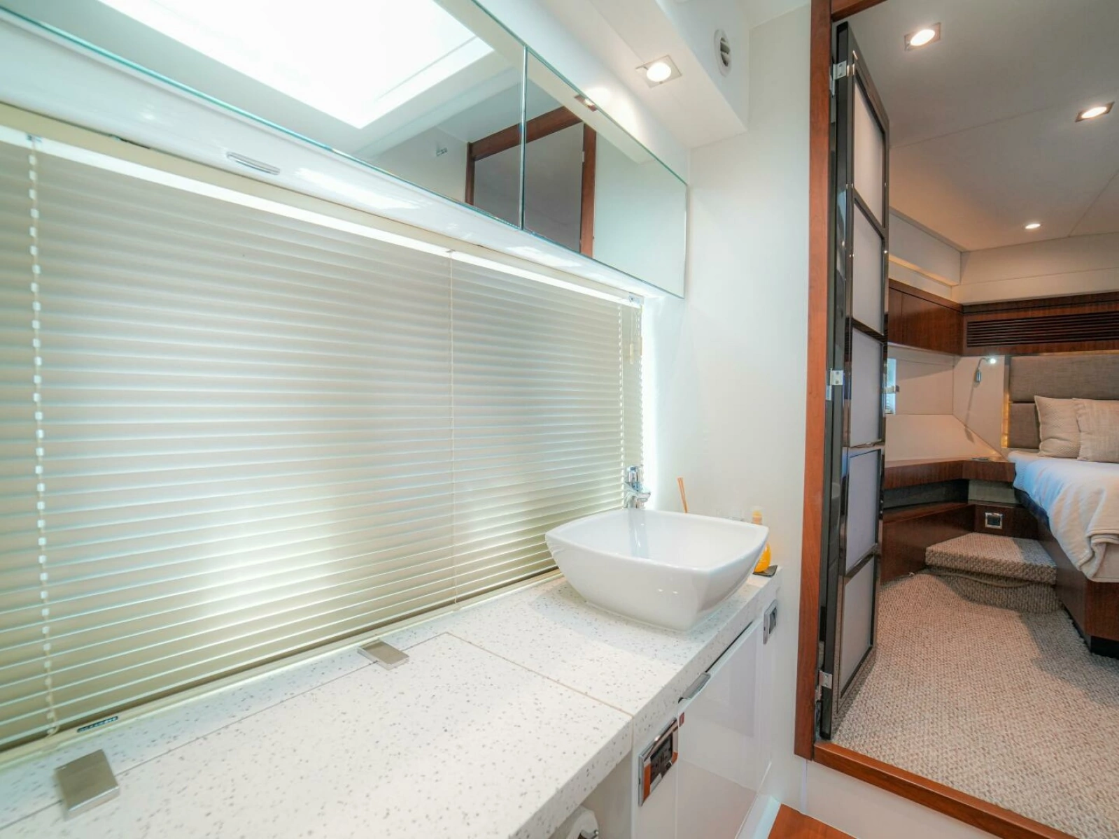 50  Fairline 2014 Cruiser "YOLO" - Head