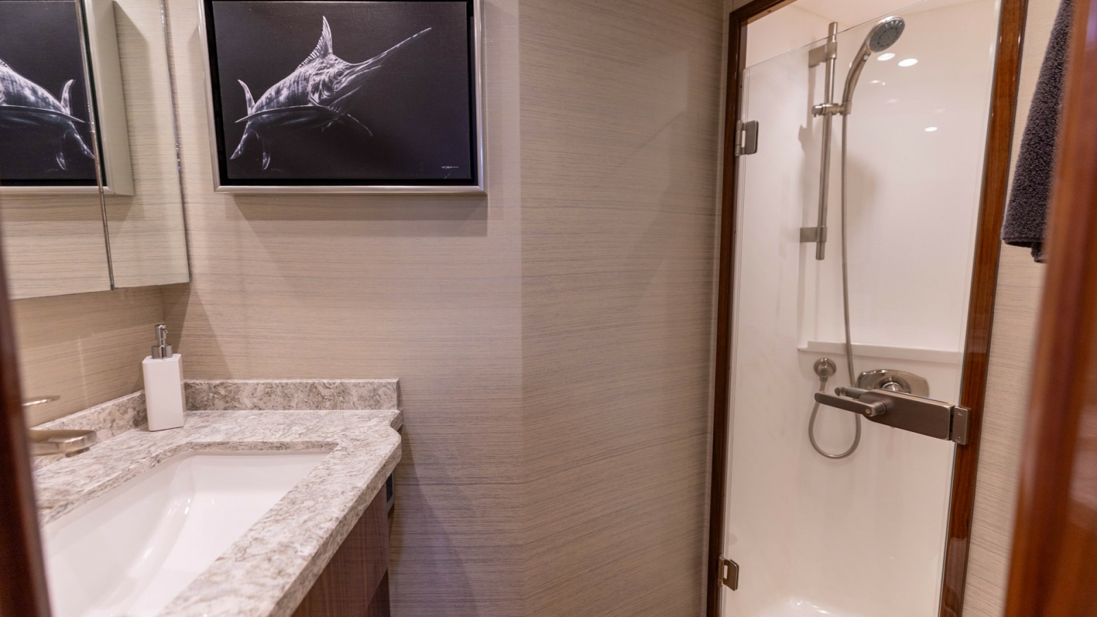 Elegant En-Suite Bathroom