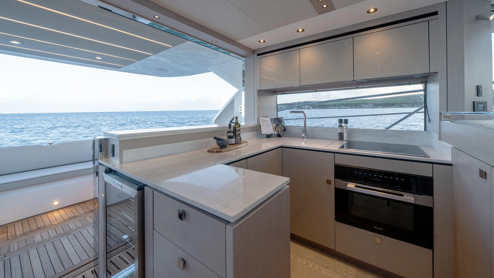 MANHATTAN 56 56ft Sunseeker Yacht For Sale