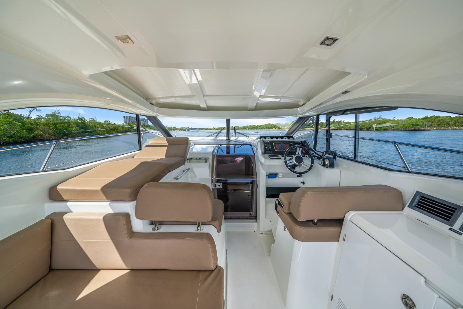 2016 Jeanneau Leader 36