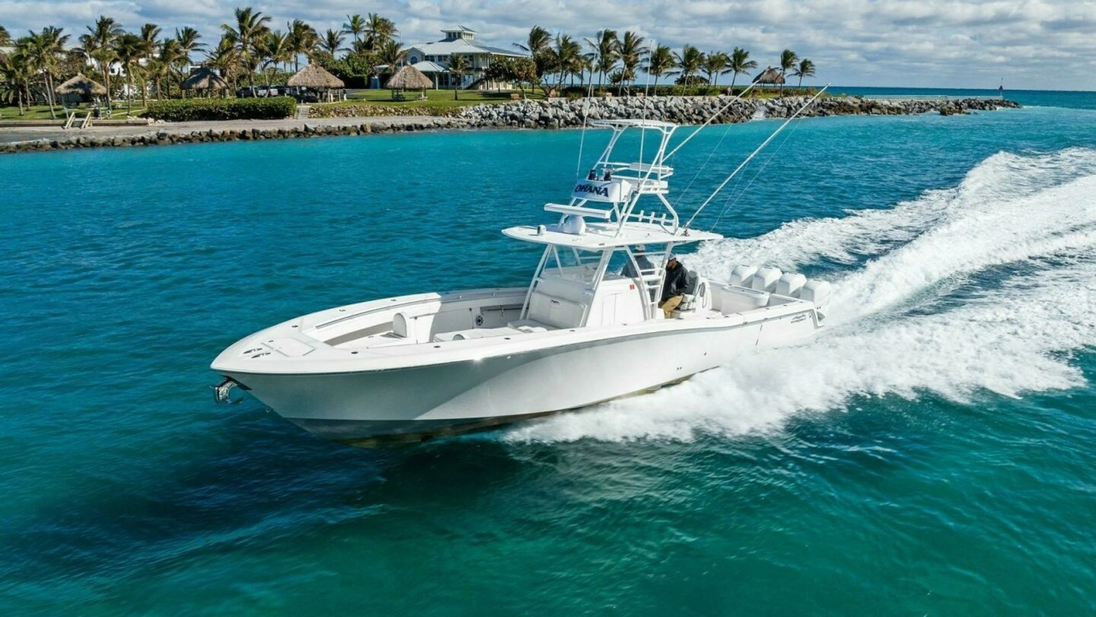 Invincible 42 Open Fisherman in Motion