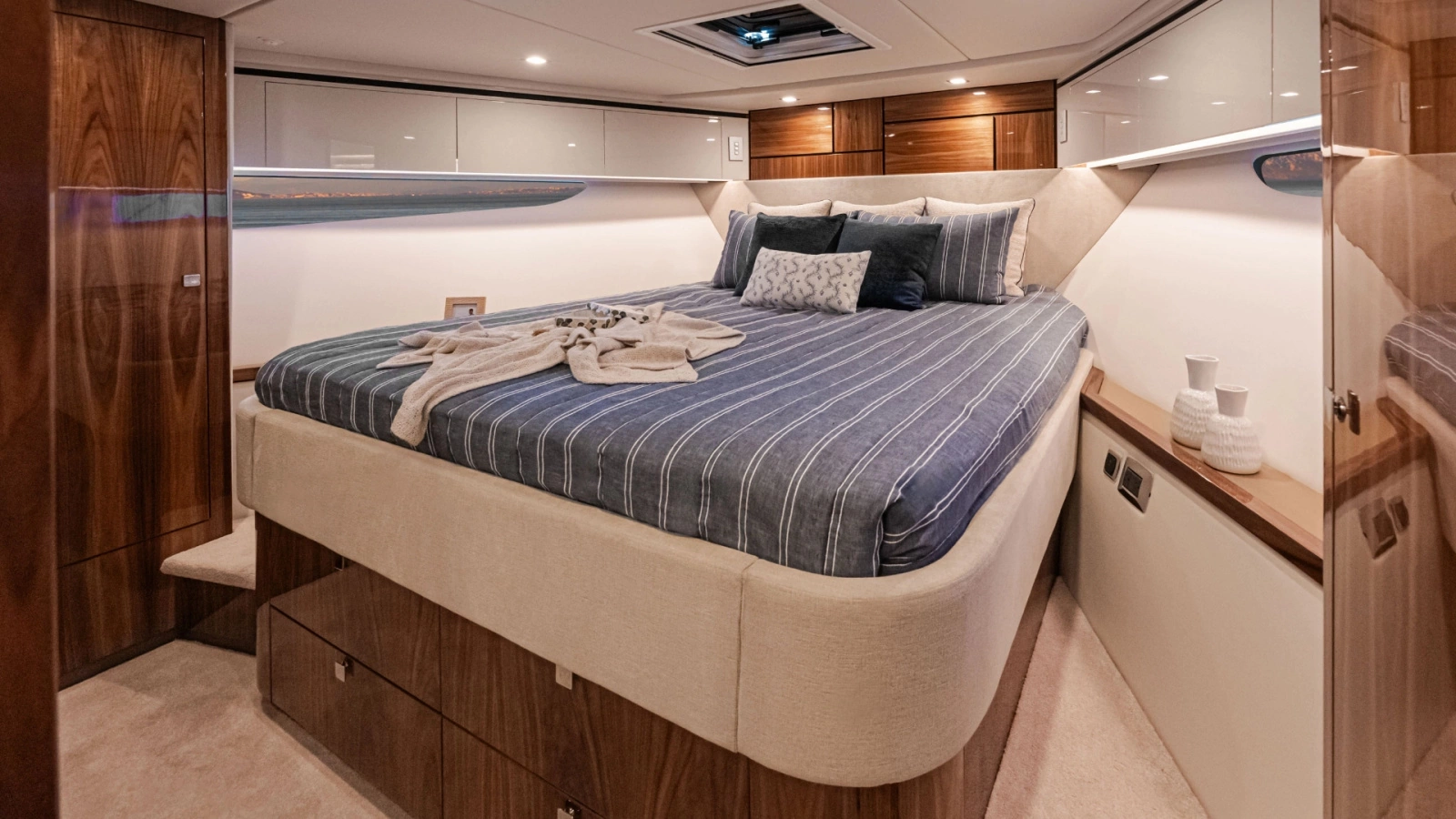 6800 SPORT YACHT 68ft Riviera Yacht For Sale