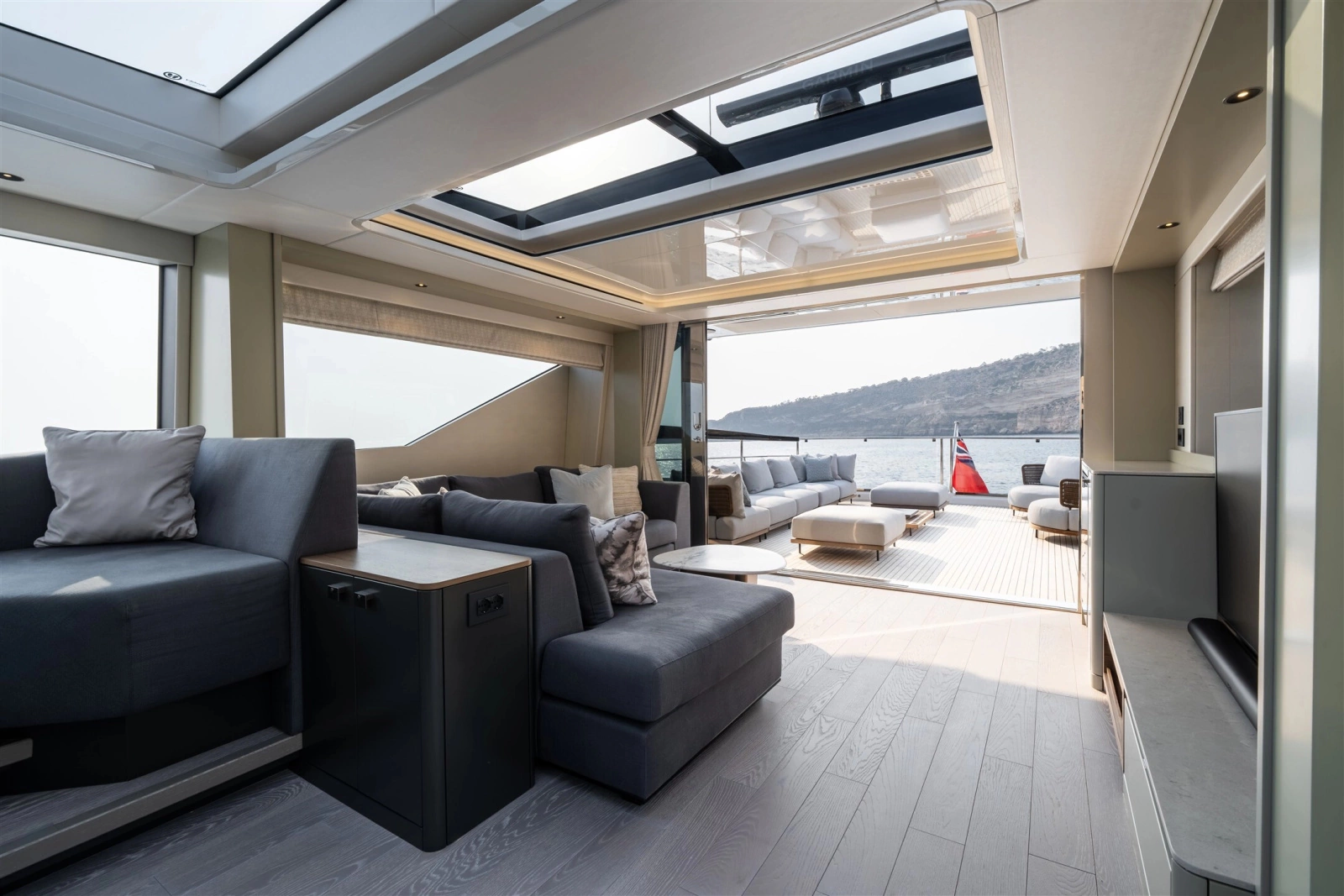 82 OCEAN ENCLOSED 82ft Sunseeker Yacht For Sale