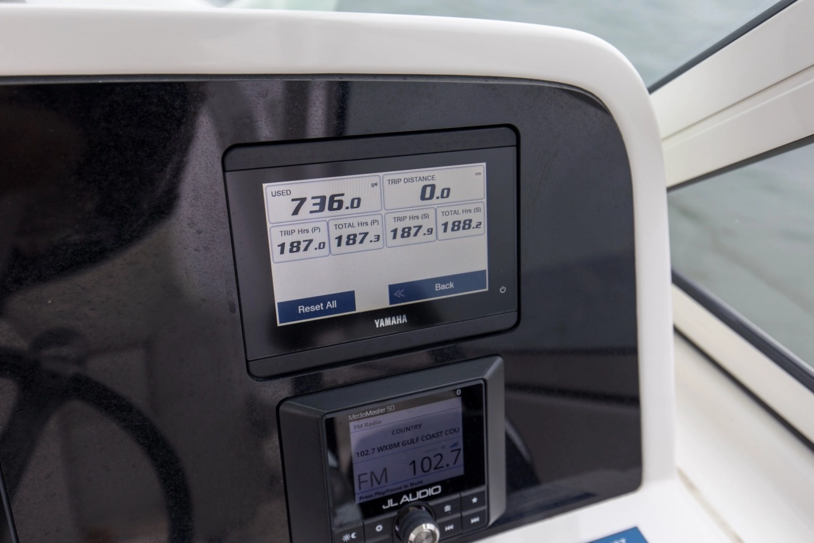 2024 World Cat 230 DC Helm (1)