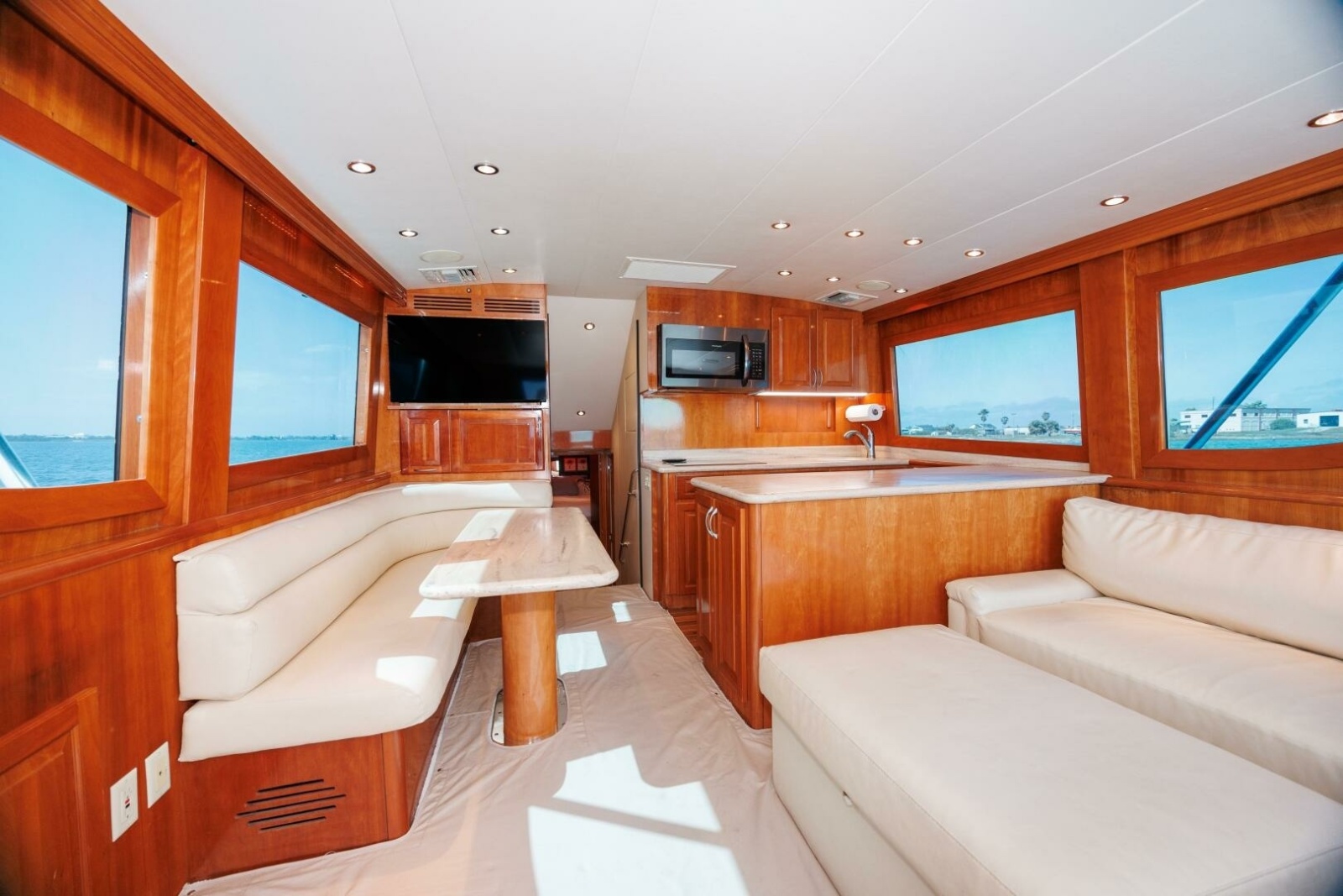 50' 2002 Hatteras 50 Convertible