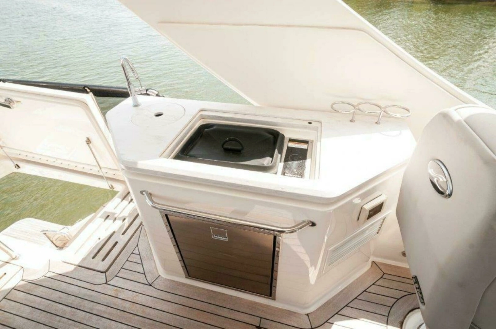 2018 Sea Ray L550 Flybridge photo 38