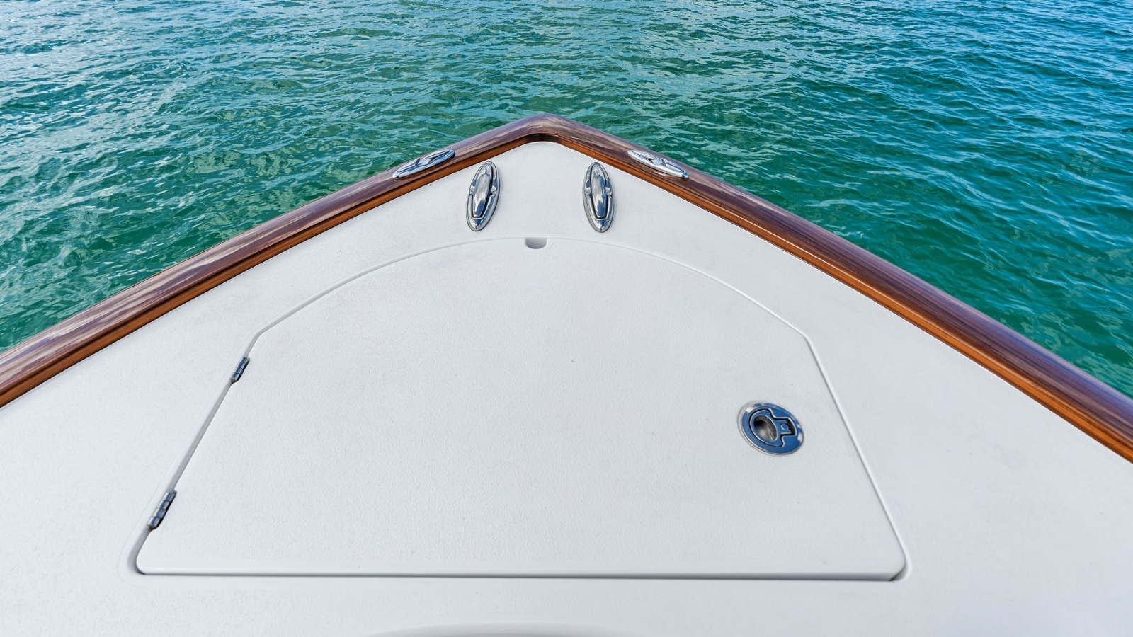 Bow Deck with Hatch Access