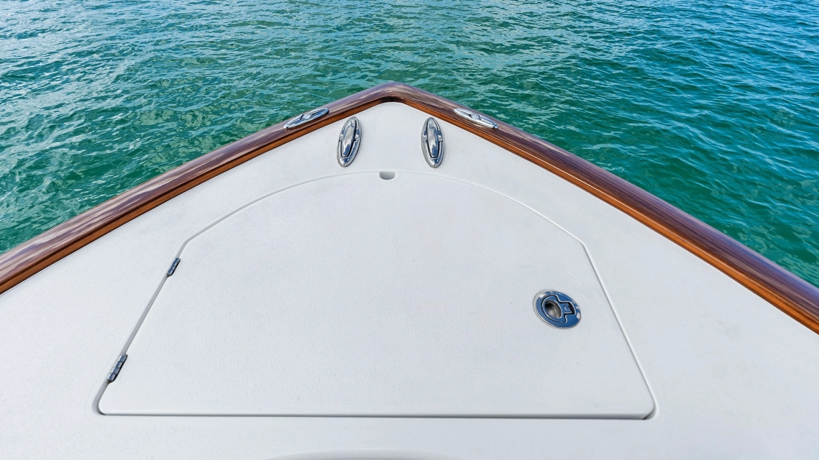 Bow Deck with Hatch Access