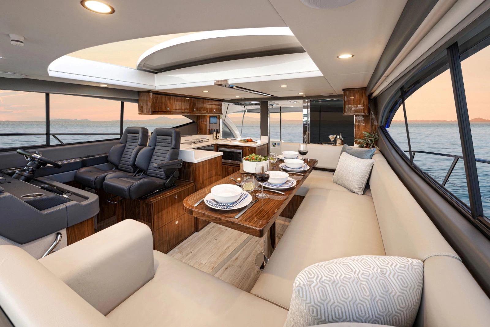 465 SUV 46ft Riviera Yacht For Sale