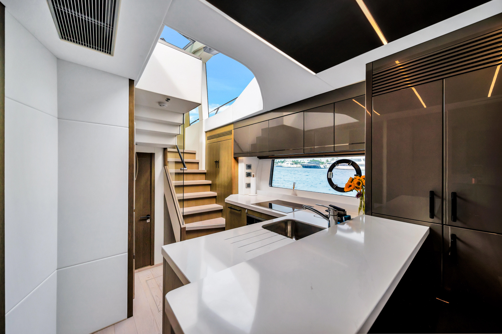 2022 Sunseeker Predator 74