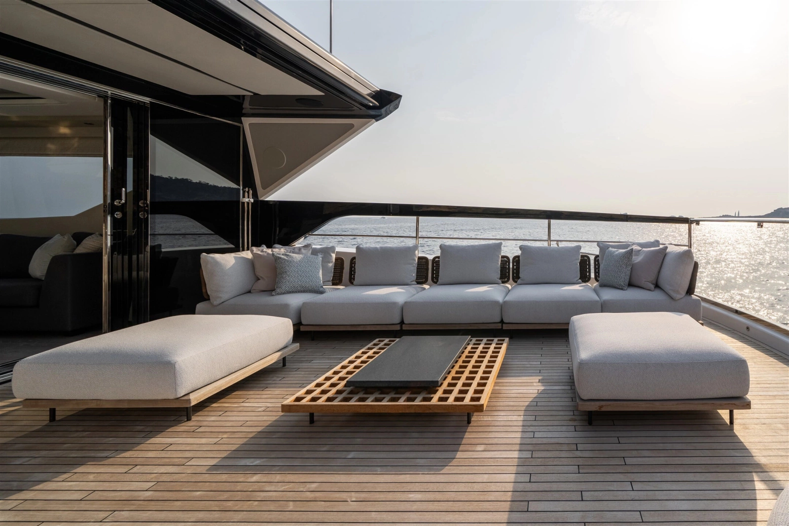 82 OCEAN ENCLOSED 82ft Sunseeker Yacht For Sale