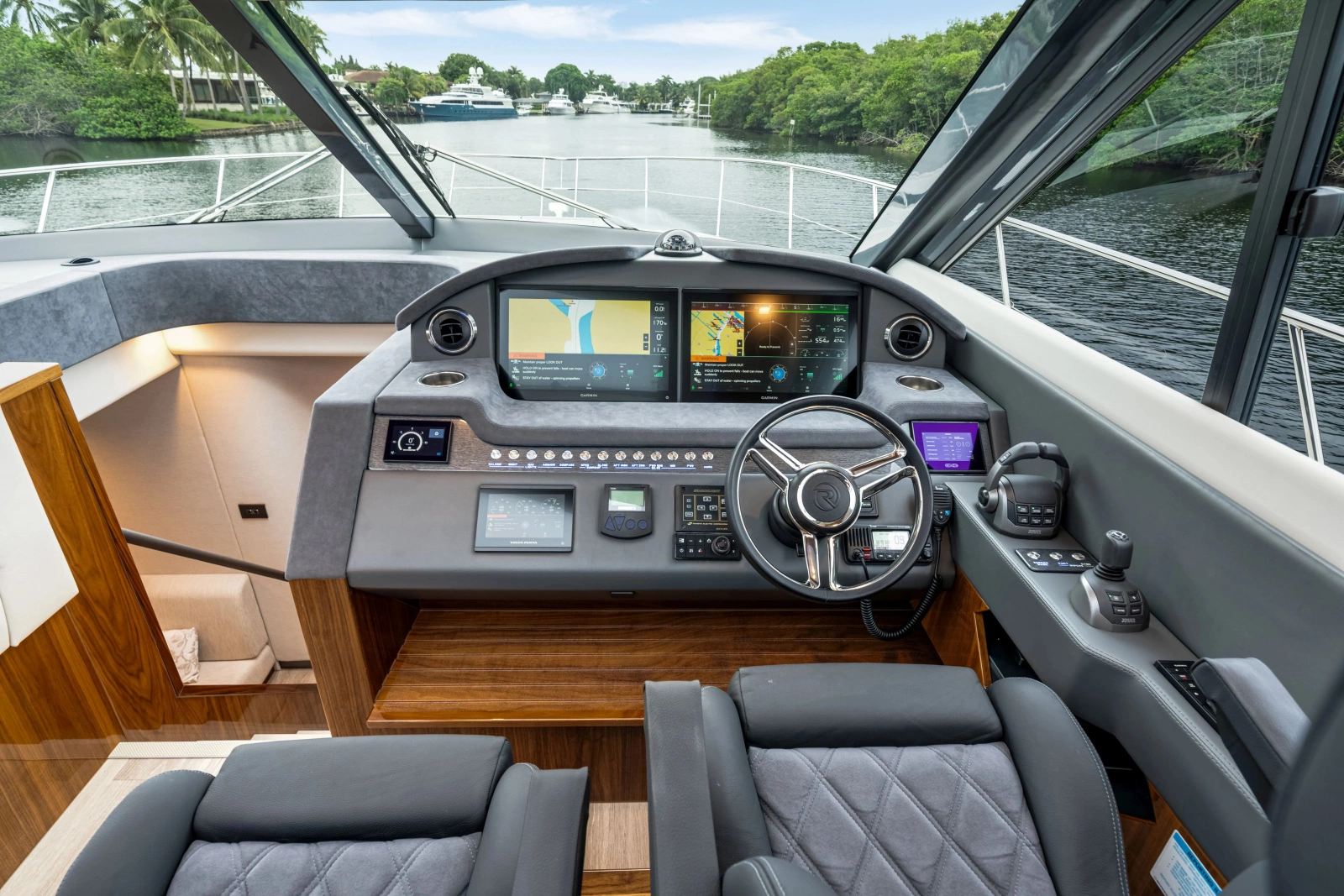 6000 SPORT YACHT 60ft Riviera Yacht For Sale