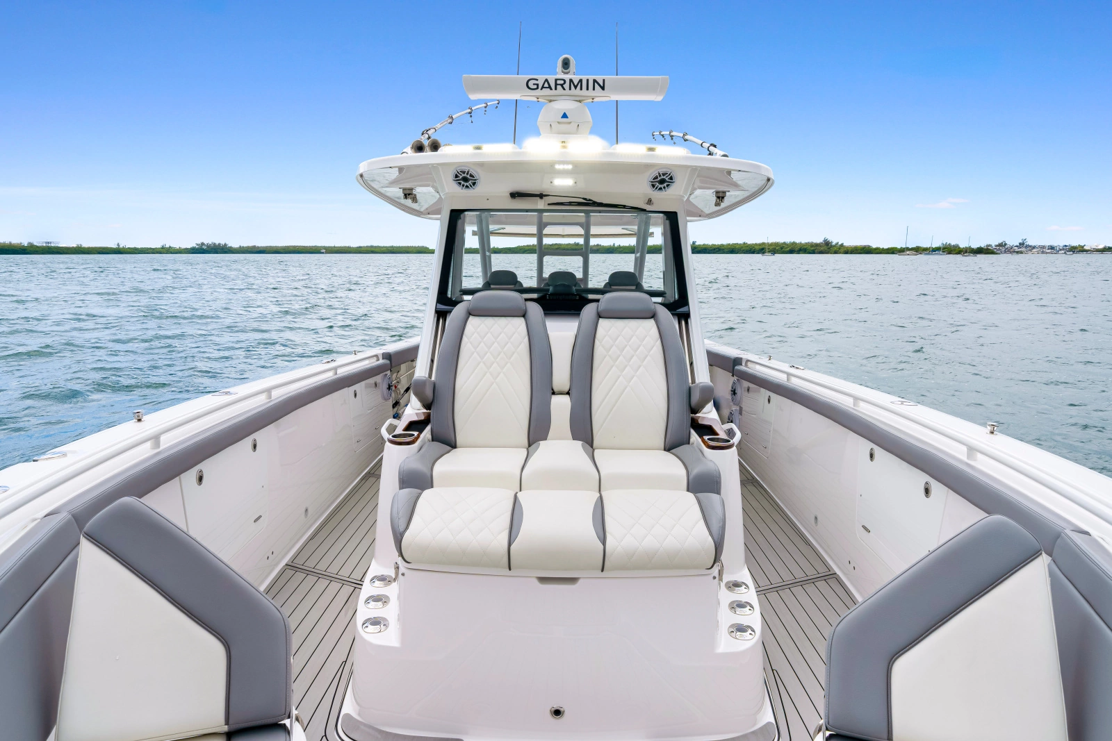 2023 Everglades 395 CC