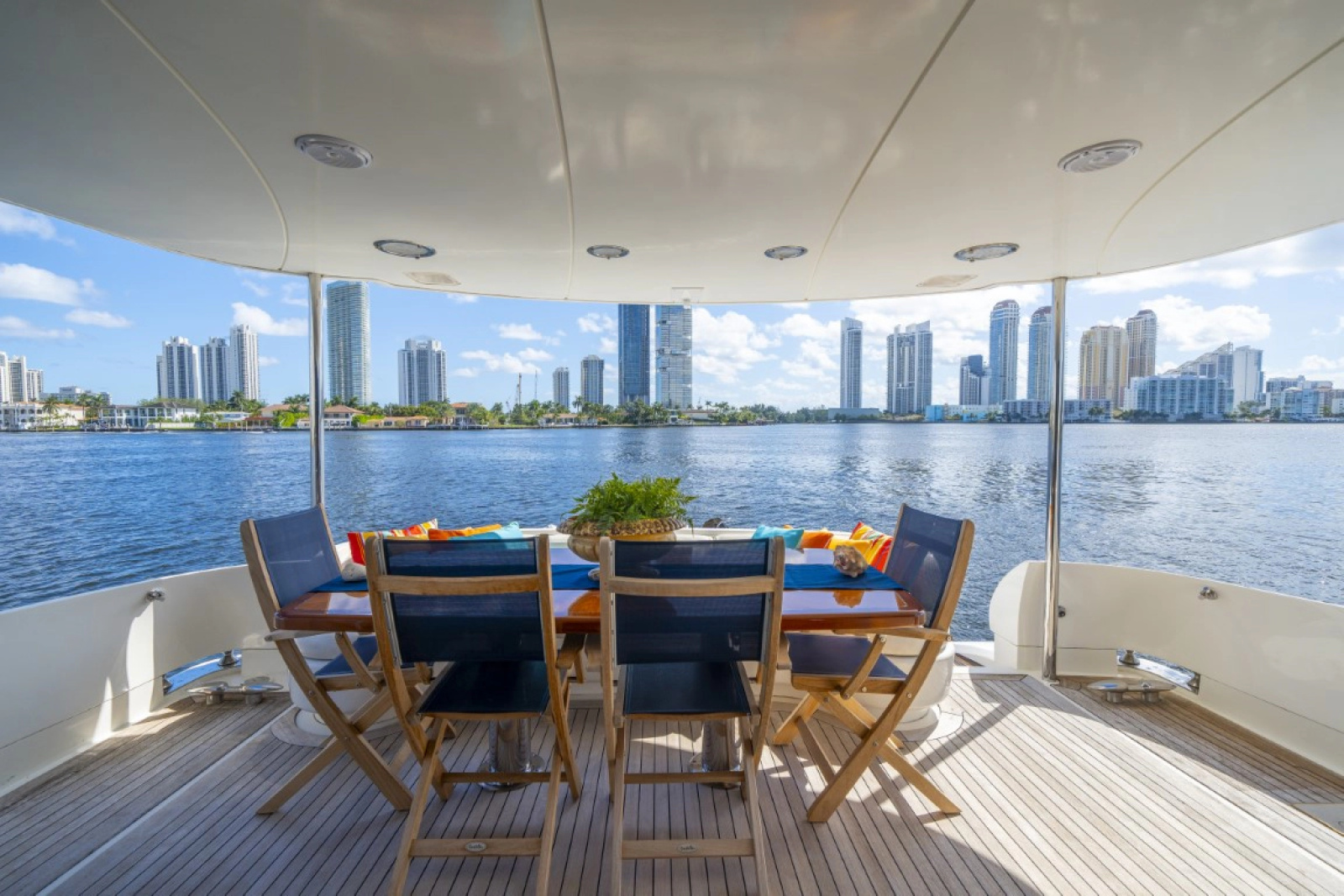 2004 Lazzara Yachts 80 Open Fly