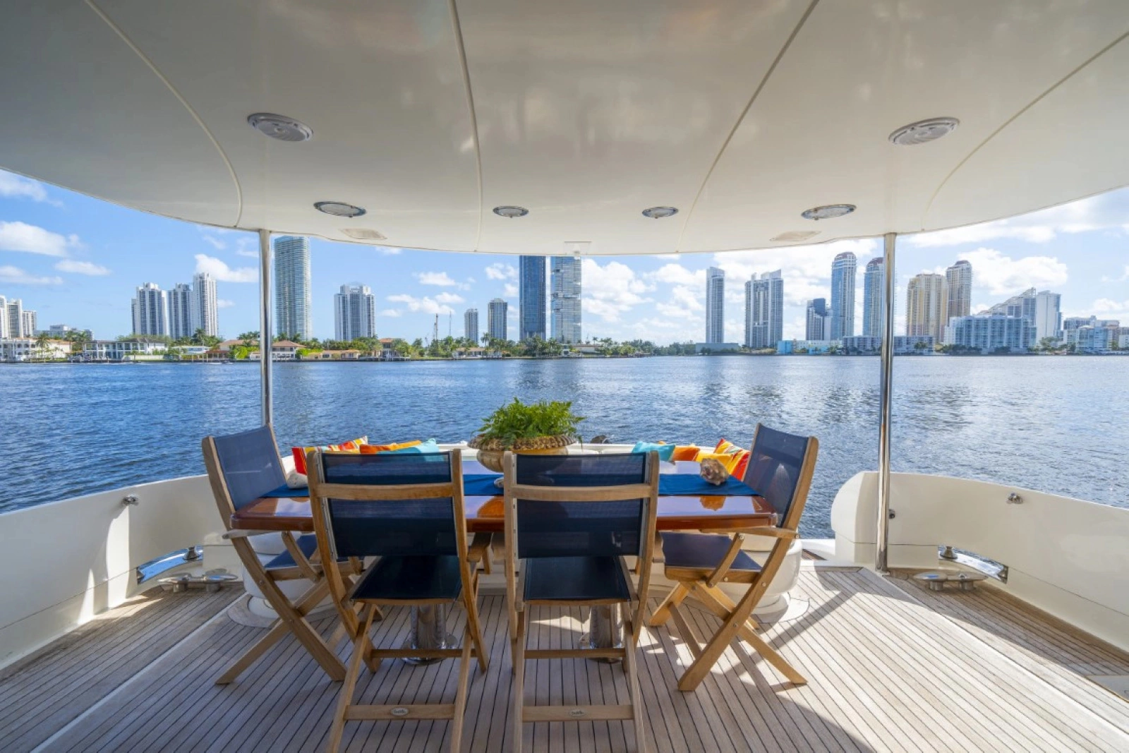 2004 Lazzara Yachts 80 Open Fly