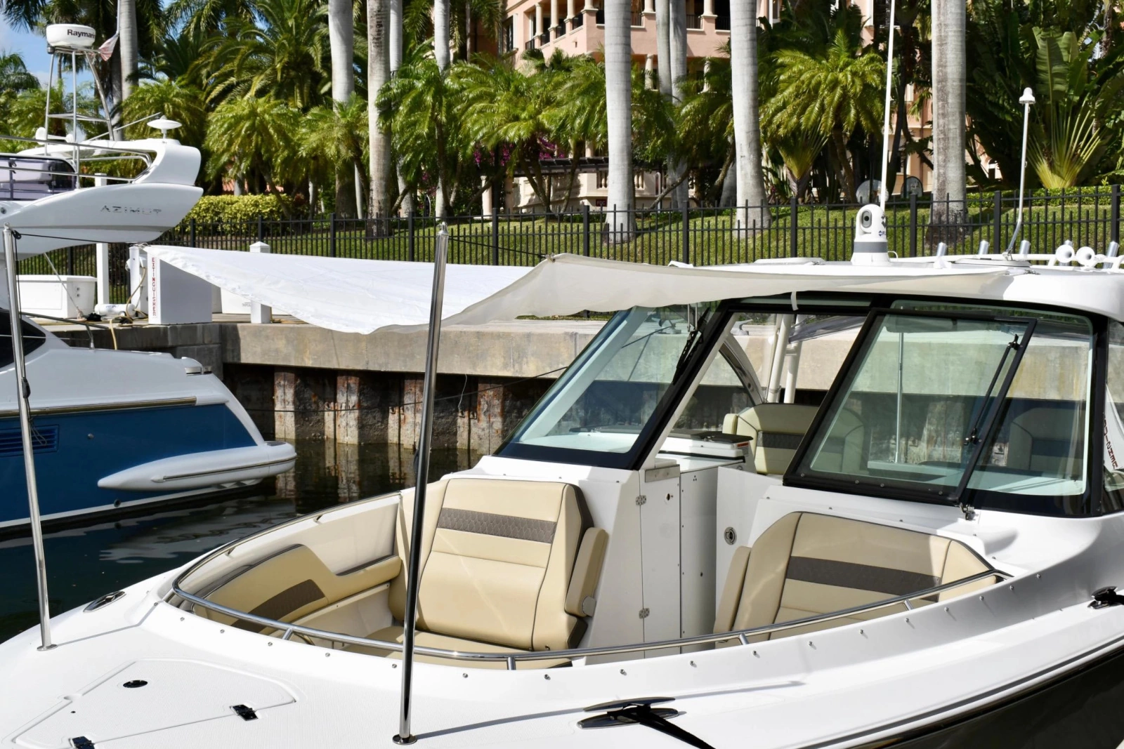 2019 Pursuit DC 325 Dual Console