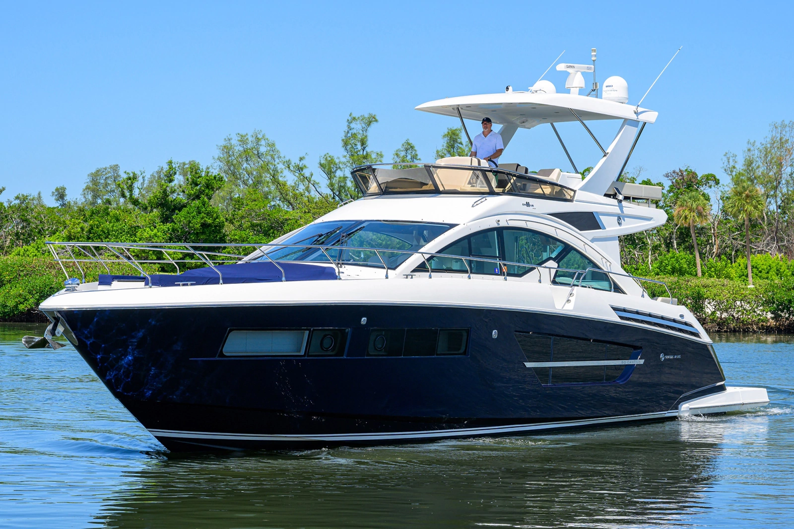 2018 Cruisers Yachts 60 Fly