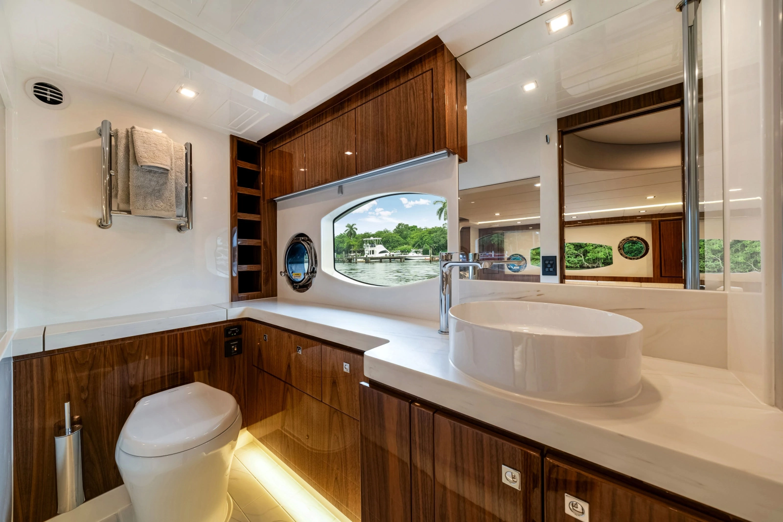 6000 SPORT YACHT 60ft Riviera Yacht For Sale