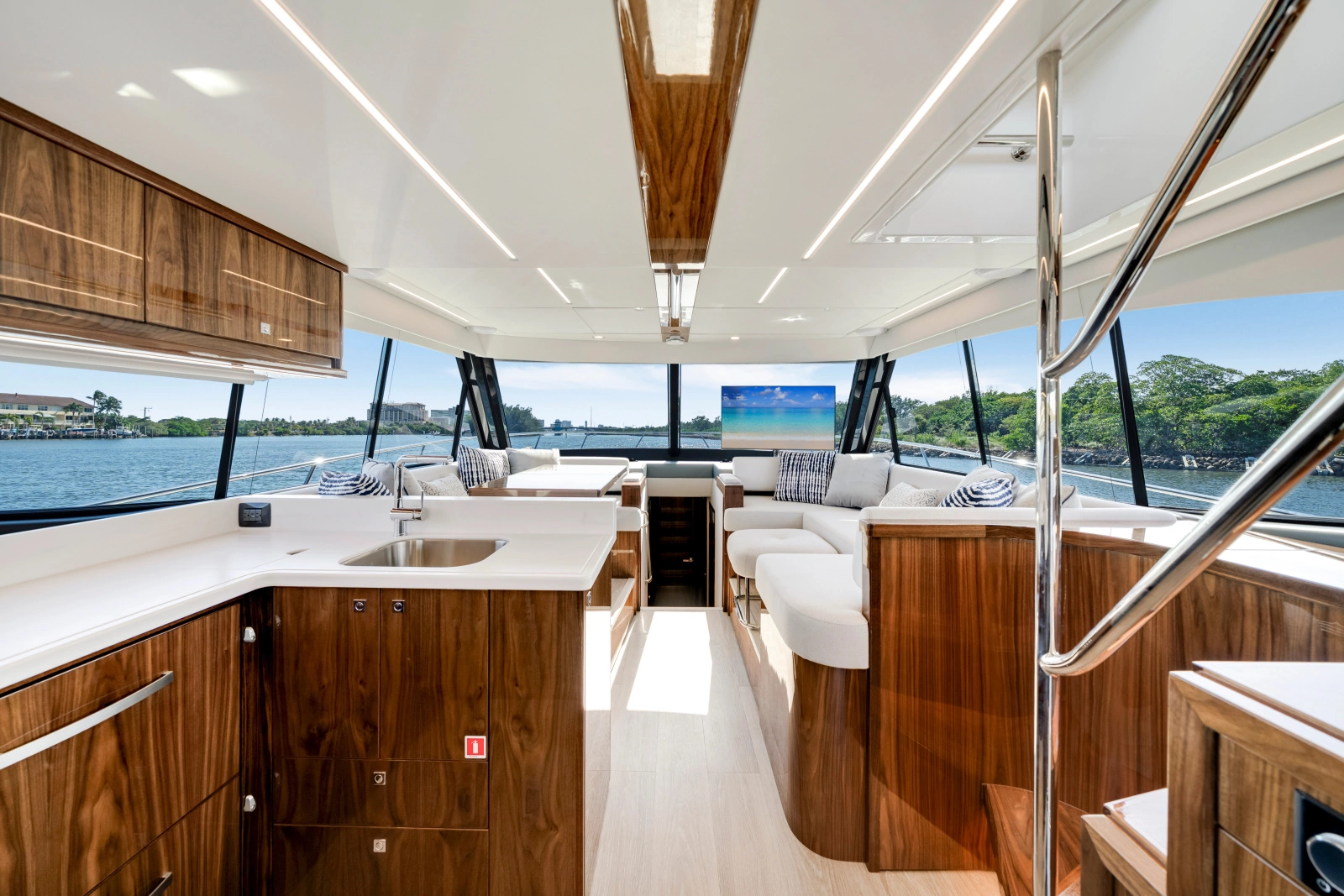 50 SPORTS MOTOR YACHT 50ft Riviera Yacht For Sale