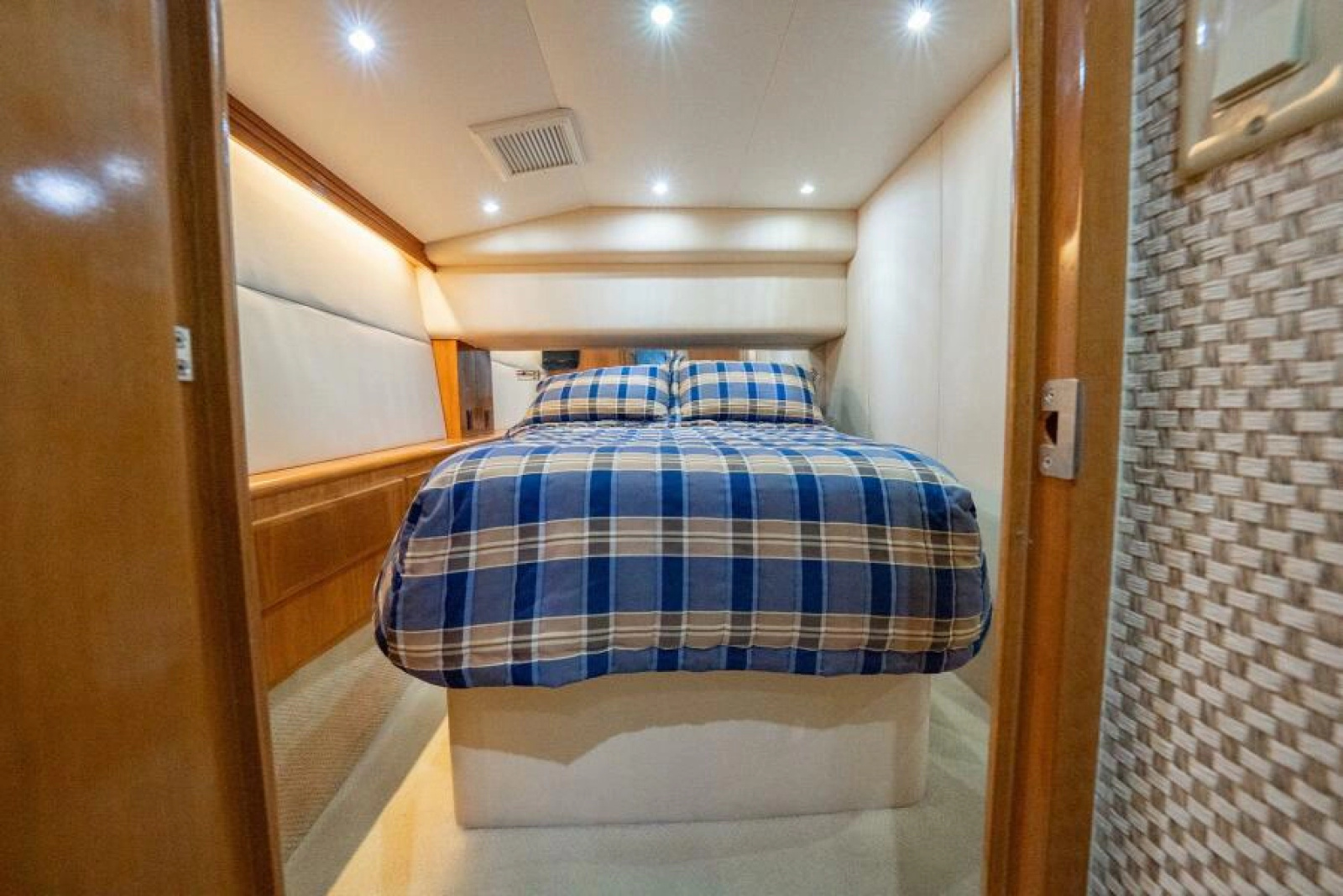 2001 Hatteras Convertible 50