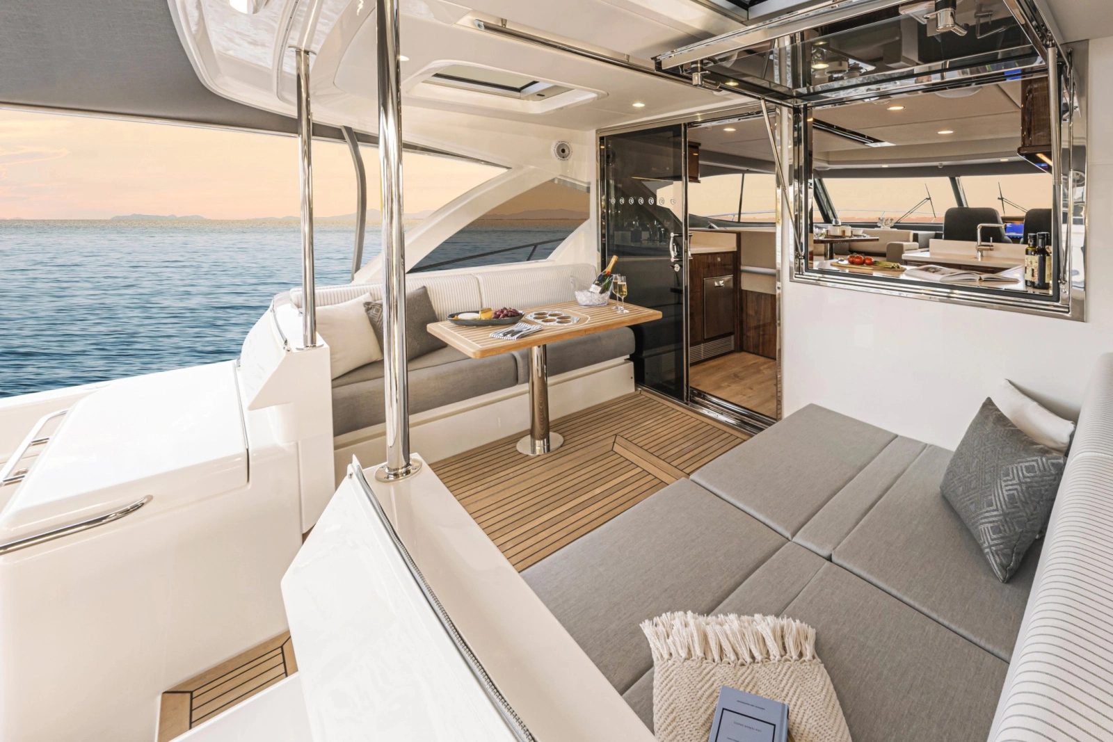 465 SUV 46ft Riviera Yacht For Sale