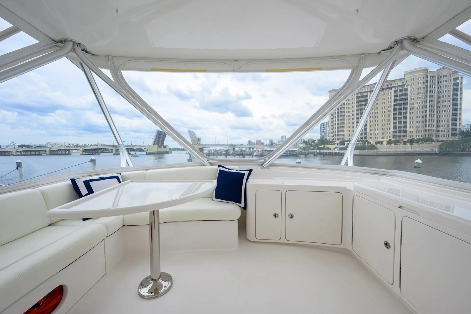 2014 Bertram 700