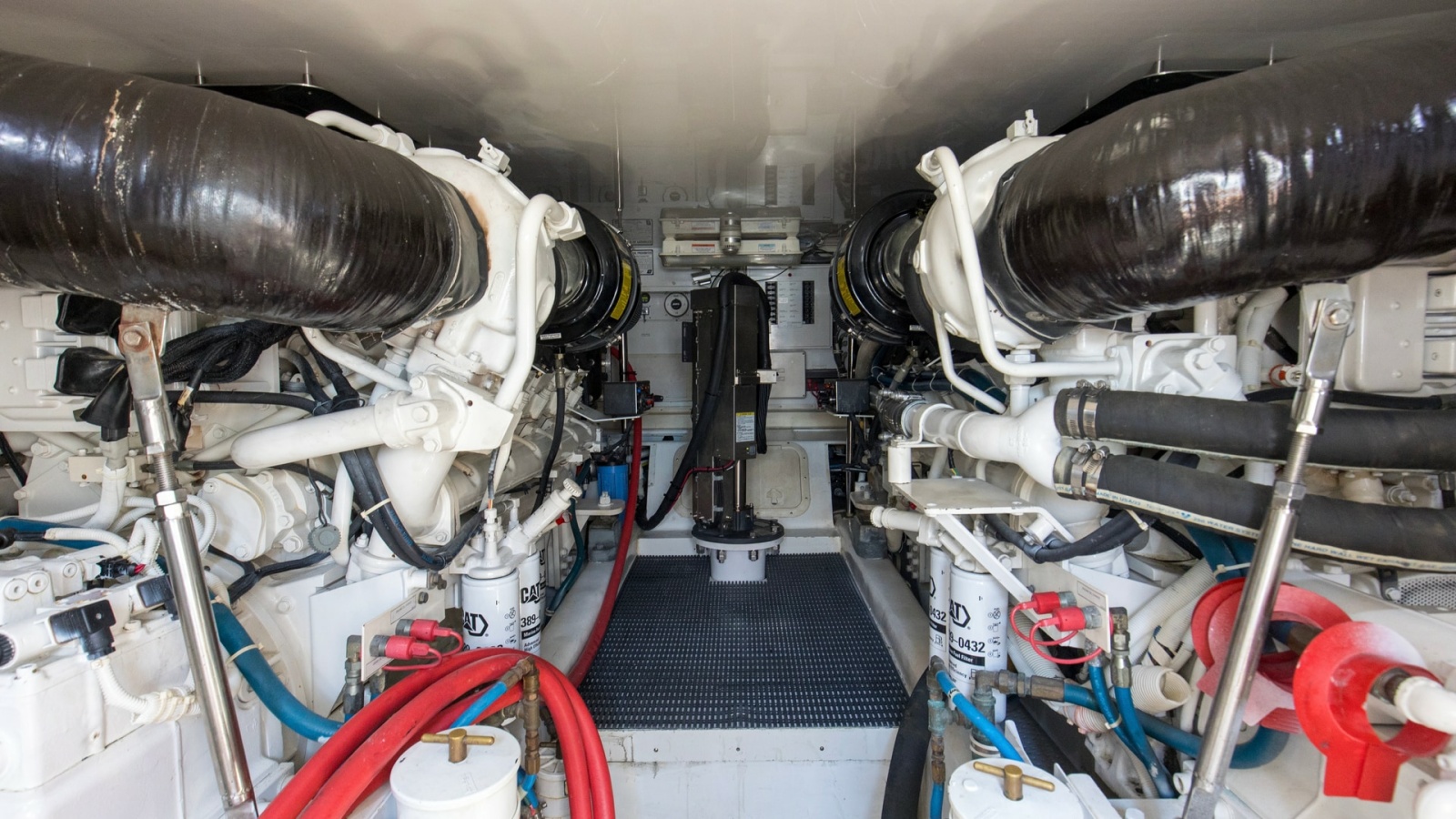 2008 54 Hatteras Convertible American Made Engine Room