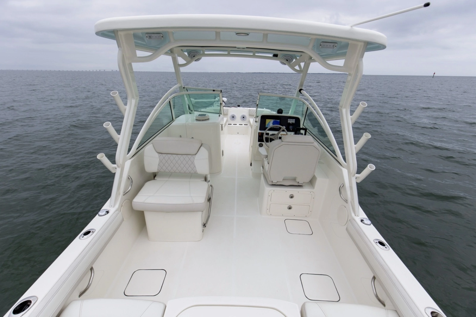2024 World Cat 230 DC Aft (1)