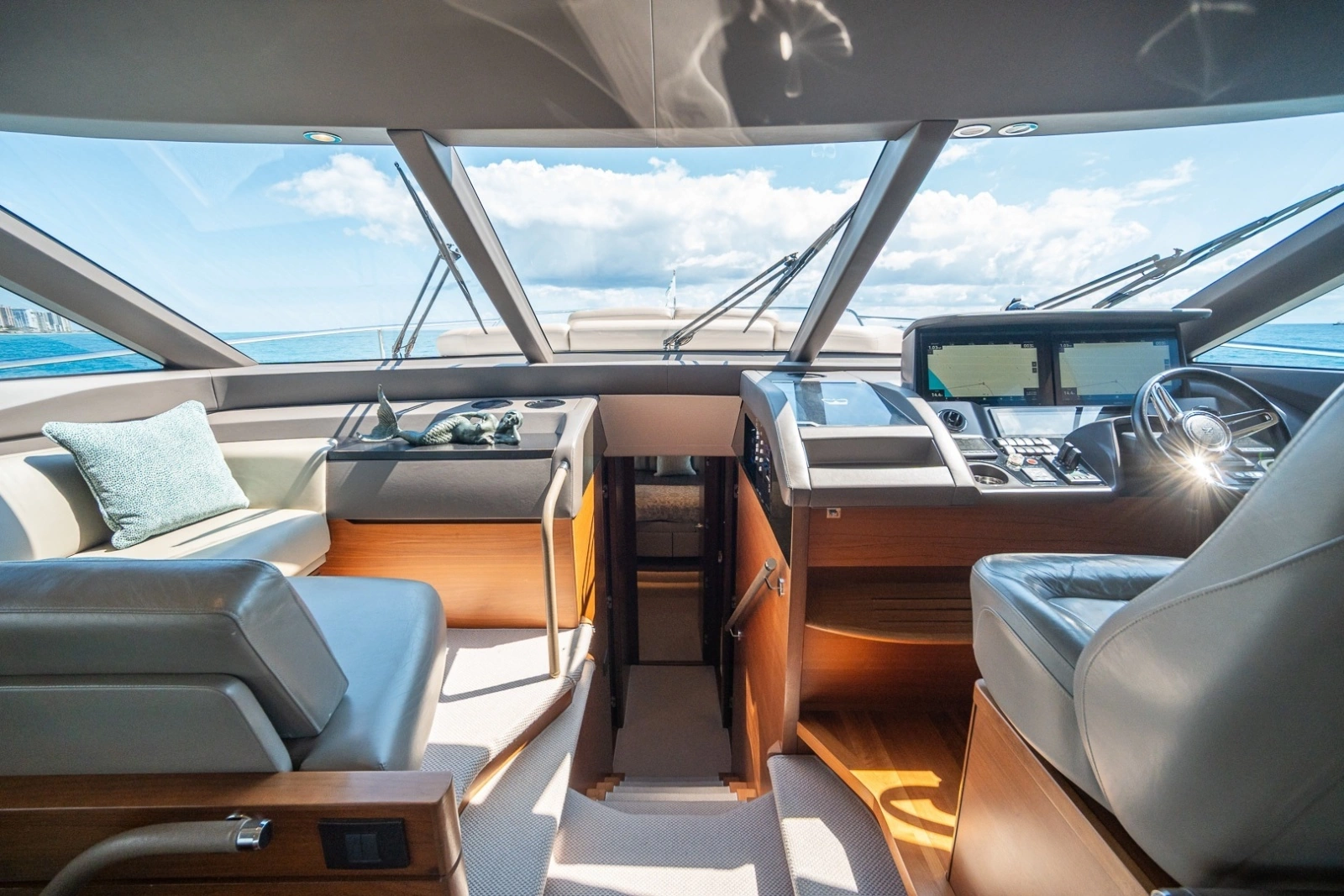2017 Princess 68 Flybridge
