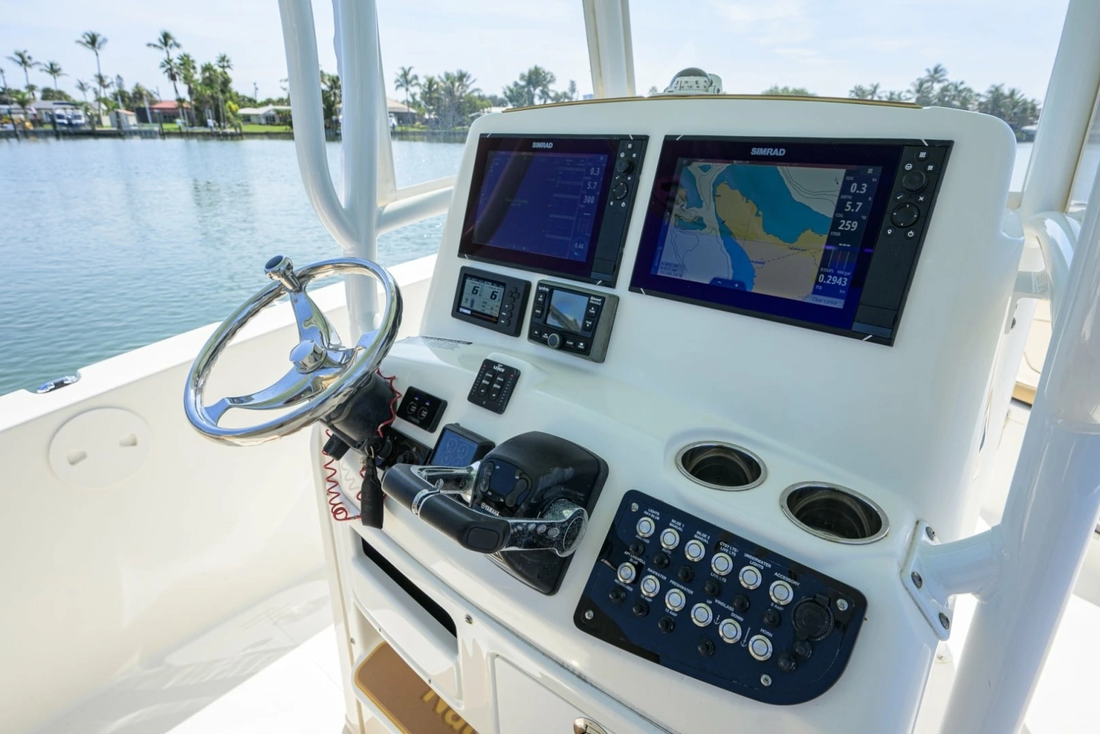NauticStar 28 - Helm