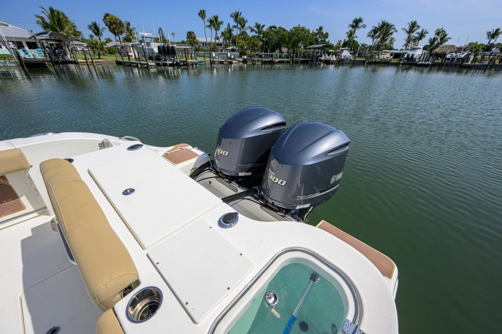 NauticStar 28 - Cockpit