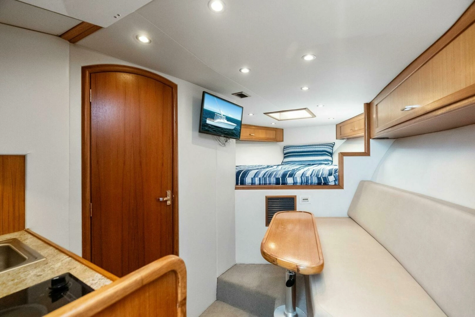2018 Custom Carolina 35 Express photo 33
