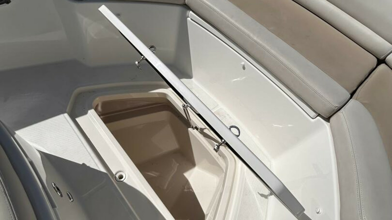 33' 2017 Boston Whaler 330 Outrage