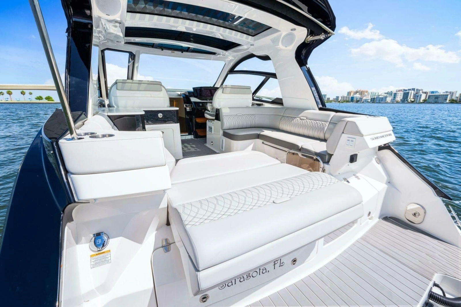 2022 Sea Ray 370 OB 