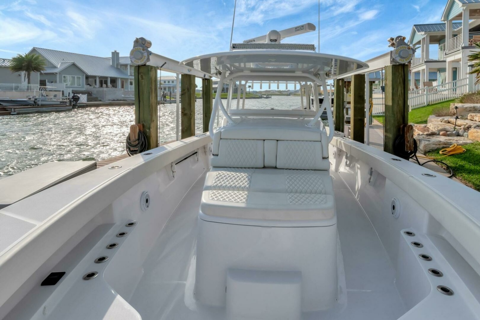43' 2023 Jupiter 43 Center Console