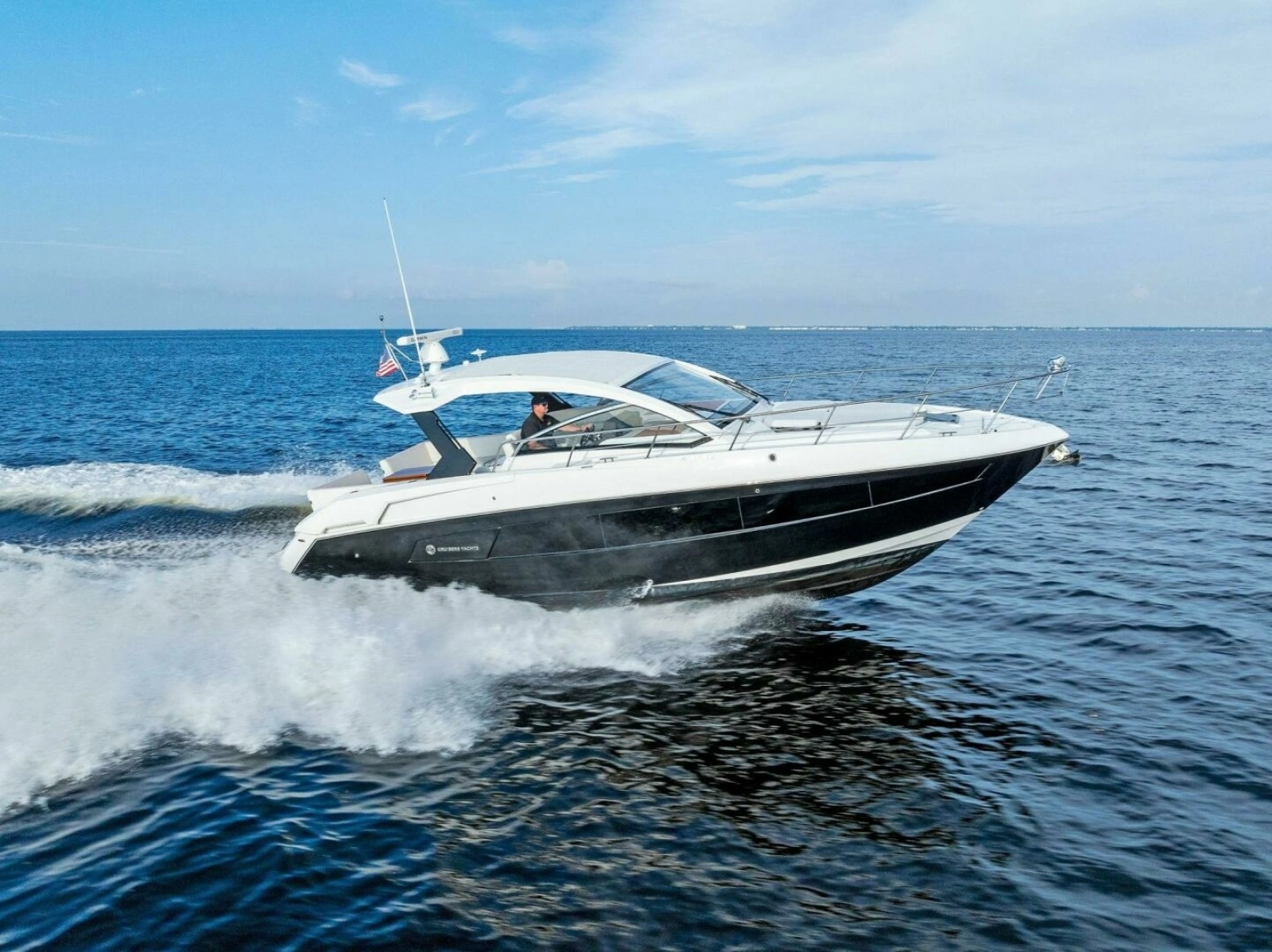2015 Cruisers 390 EC 'Blue Runner'