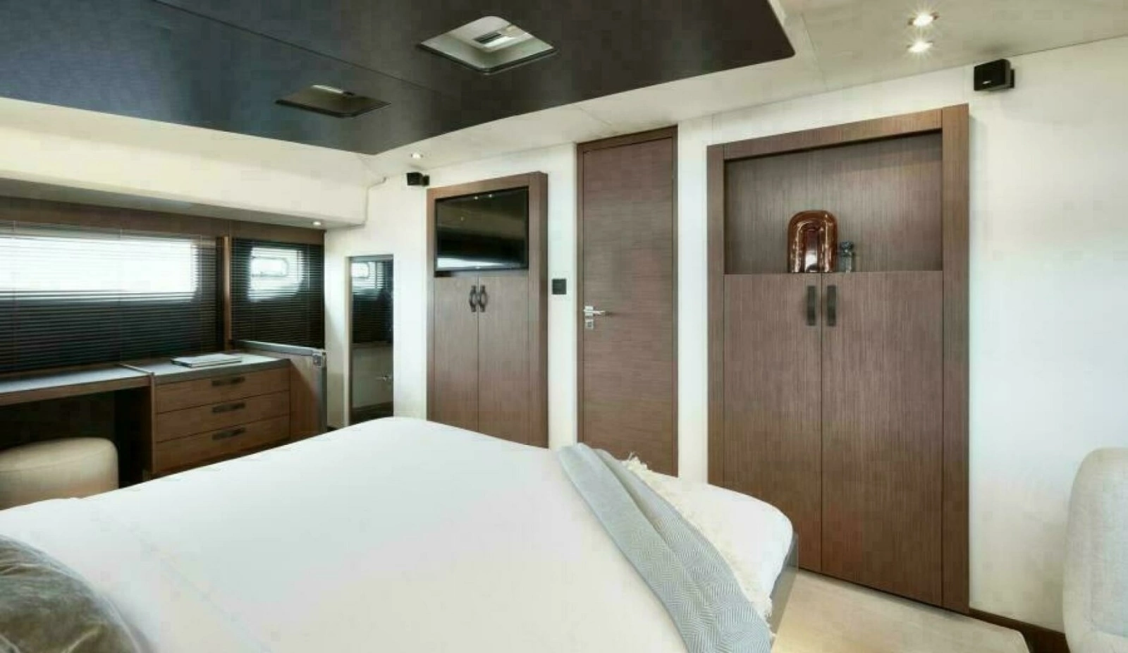 Prestige M48 Master Stateroom