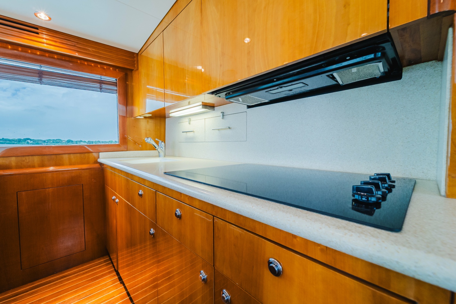 2005 Hatteras 60 Convertible