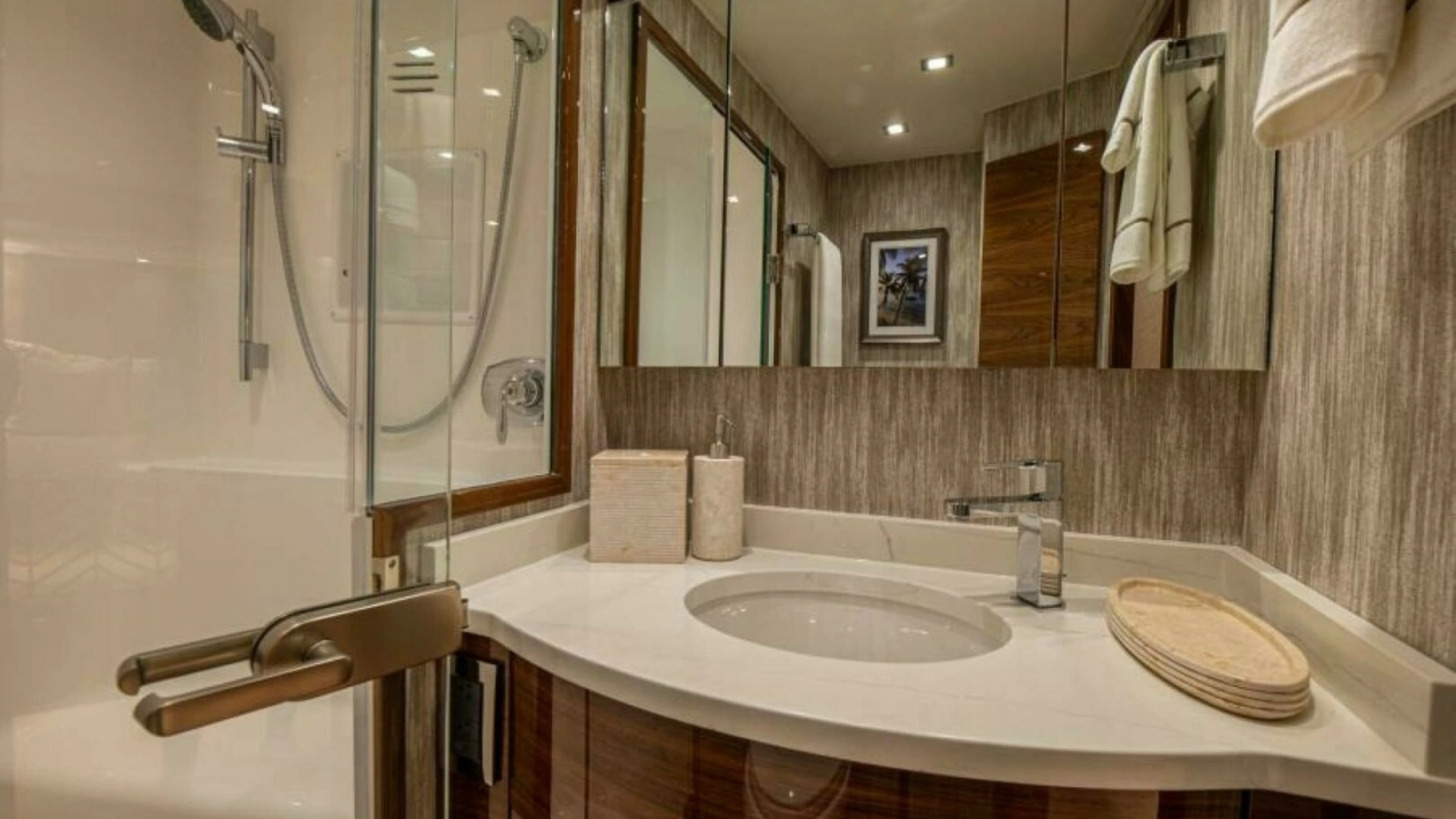 Elegant En-Suite Bathroom